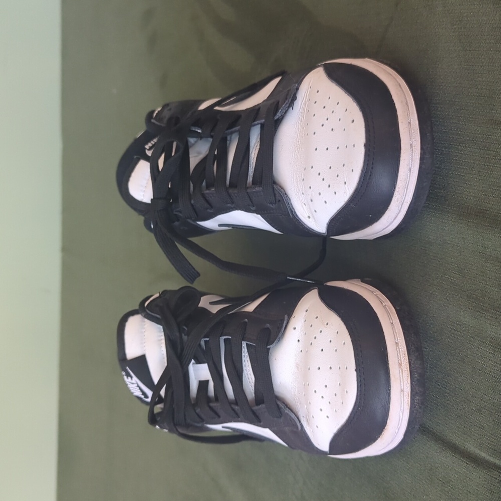 Nike Panda Dunks - Picture 2 of 4